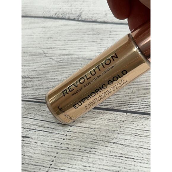 New Makeup Revolution Euphoric Gold Illuminateur Liquid Highlighter 18ml - Picture 2 of 6